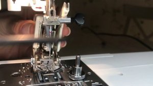 Как установить шагающую лапку. Верхний транспортер Janome. Горизонтальный челнок