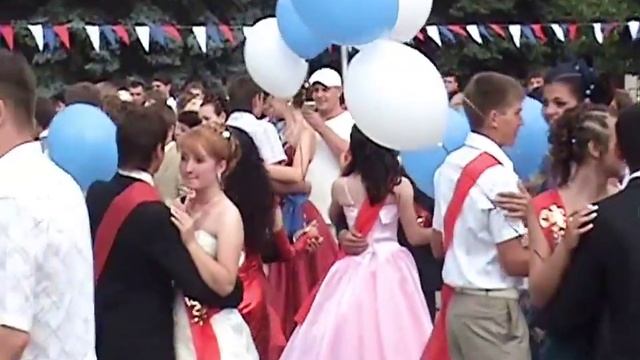 2009г. КБР г. Майский. Выпускной на площади смотреть онлайн