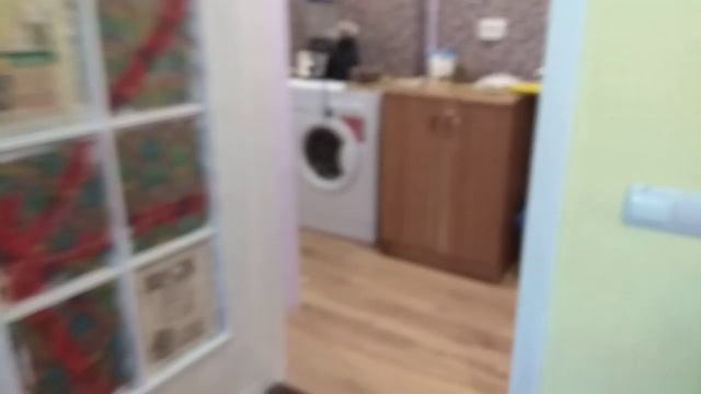 В процессе покраски межкомнатных дверей,стекло и полотно. Этап 2 смотреть онлайн