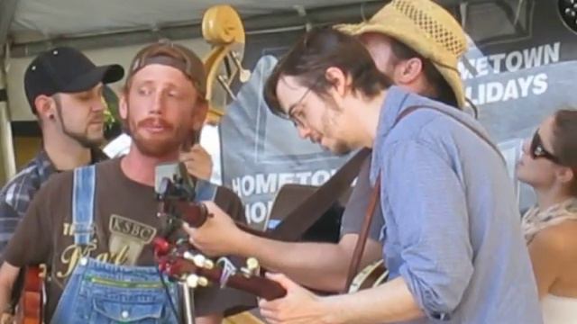 'Sally Goodin+Mama likes that good old bluegrass music+Cripple Creek medley' The Hillbilly Gypsies