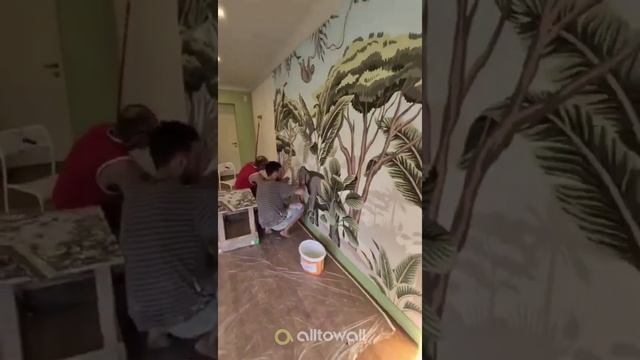 Как клеить обои по рулонам с джунглями от Alltowall смотреть онлайн