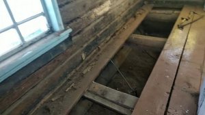 Ремонт старого деревянного пола.