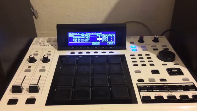Beat of AKAI MPC 2500 смотреть онлайн