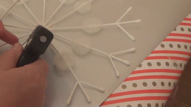новогодний декор, снежинки из ватных палочек смотреть онлайн