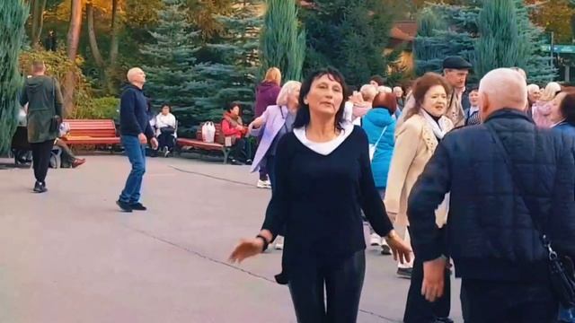 ОЙ,ОЙ,ЛЕЛЕ,ЛЕЛЕ!!!ХАРЬКОВ 15 ОКТЯБРЯ 2023 ТАНЦЫ В ПАРКЕ УКРАИНА смотреть онлайн
