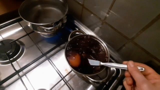 Пасхальные яйца ( красим в отваре луковой шелухи) #5