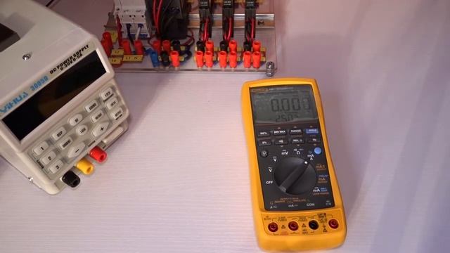 Unboxing FLUKE 789 processmeter, prueba de funciones del instrumento смотреть онлайн