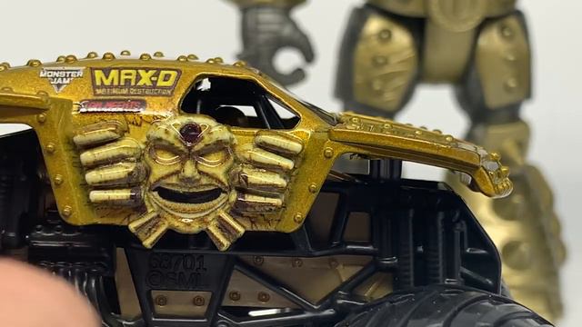 SPIN MASTER MONSTER JAM CREATURES | GOLD MAXIMUS | SERIES 2 смотреть онлайн