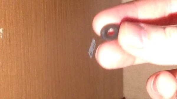 Как сделать так, чтобы ящики не вываливались? Износились ролики у направляющих