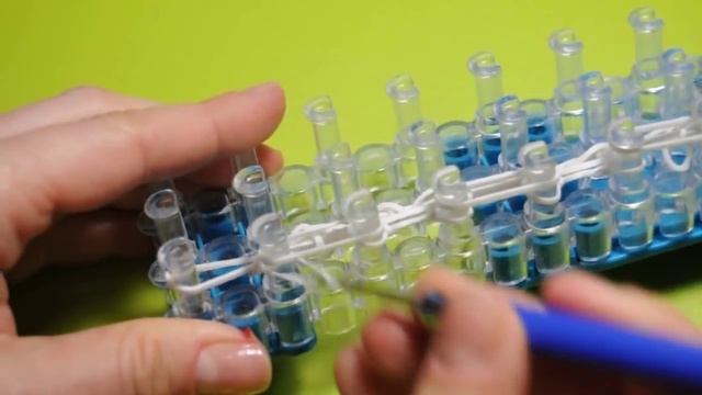 ❤Шторы Rainbow Loom. Как плести шторы из резинок в видеоуроке №281❤ смотреть онлайн