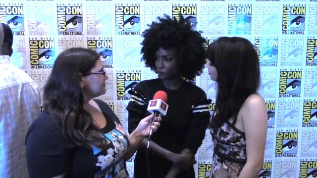 Jade Eshete & Hannah Marks talk Dirk Gently Season 2 at SDCC 2017 | yael.tv смотреть онлайн