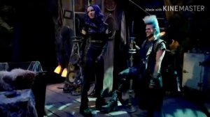 Перевод песни Мэл и Аида||наследники 3