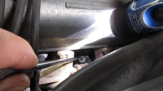 How to Adjust the Steering Box on a 1983 380SL смотреть онлайн