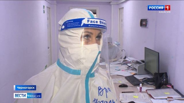 «Ковидные» будни врачей и первые выписанные пациенты военного госпиталя: репортаж из «красной зоны» смотреть онлайн