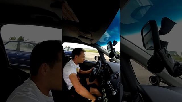 Mitsubishi Colt Czt vs BMW 2.5L Drag Racing Tulcea 1/4 mile - 402m смотреть онлайн