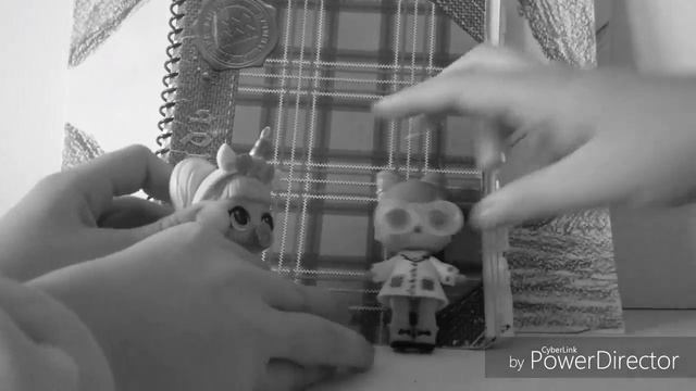 Наши маленькие,глупые,писклявые куколки лол хулиганили в нашем комнате! смотреть онлайн