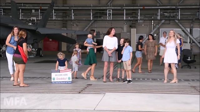 Emotional . Soldiers Homecoming Video | Fighter Squadron Return Home From a 3 Month Deployment смотреть онлайн