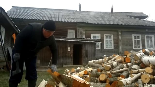 Колем дрова колуном Fiskars X25 смотреть онлайн