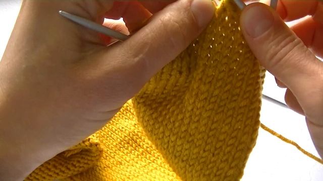 Вяжем двойную повязку на голову спицами. смотреть онлайн