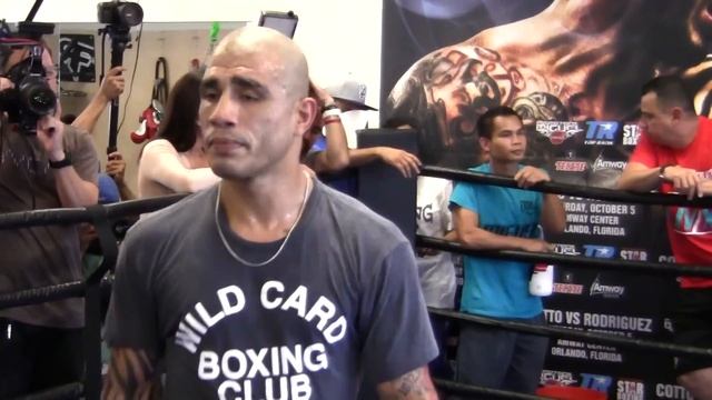 MIGUEL COTTO Complete Mitt Workout with FREDDIE ROACH (Unedited) смотреть онлайн