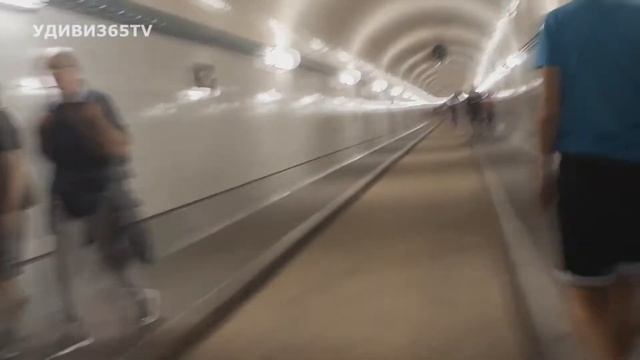 Тоннель под водой для людей и авто. Путешествие под Эльбой. Гамбург смотреть онлайн