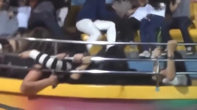 БЕЗУМНЫЙ ТРАВМООПАСНЫЙ АТТРАКЦИОН TAGADA. Подборка. Полное отсутствие страховки!! смотреть онлайн