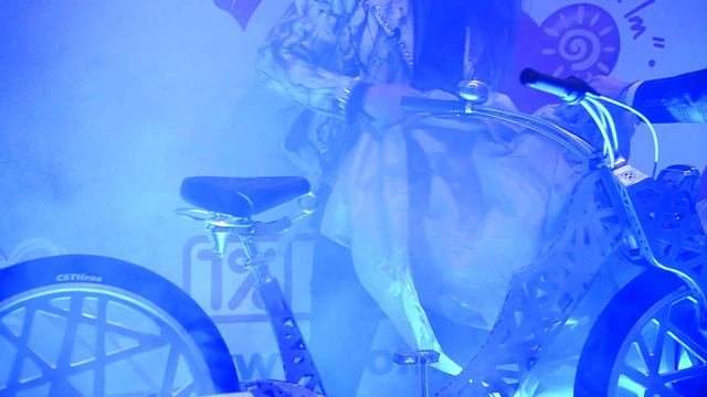 Przekazanie roweru w duchu alu-frost dla Fundacji "Pomóż Im" Hospicjum dla Dzieci! смотреть онлайн