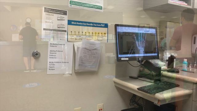 США. Сломала палец. Поехали в клинику. Жду счет. смотреть онлайн