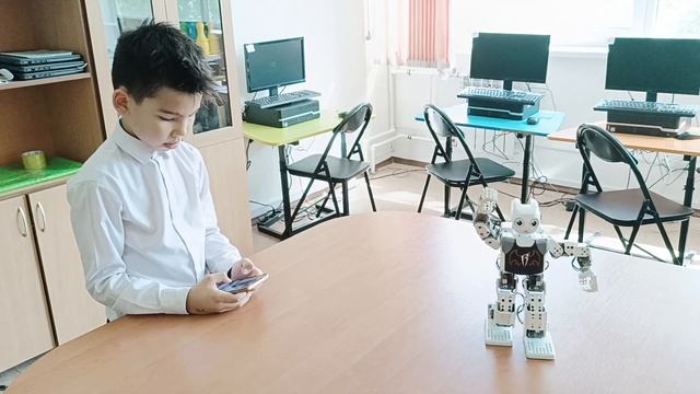 Robotis mini Darwin дарвин. Управление через телефон смотреть онлайн