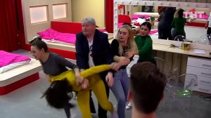 Дом-2: Драка Селены Майер и Александры Арефьевой