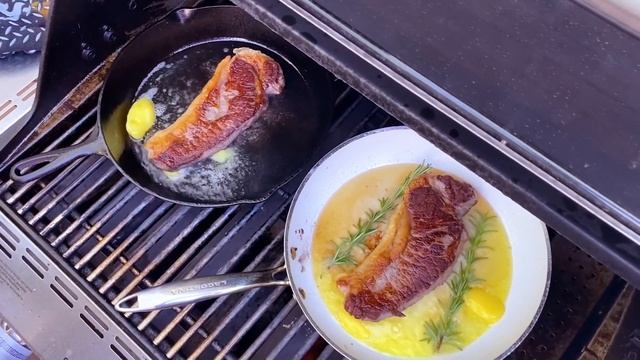 Steak Experiments - Cast Iron Skillet vs Non-Stick Pan смотреть онлайн