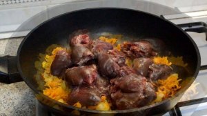 КАК ВКУСНО ПРИГОТОВИТЬ ТУШЕНЫЕ СЕРДЕЧКИ ИЗ ИНДЕЙКИ В СМЕТАННОМ СОУСЕ. РЕЦЕПТ ГУЛЯША ДЛЯ ДИАБЕТИКА 2