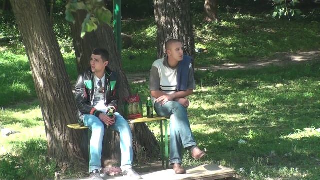 Клевые ребята отдыхают в чужом дворе !!! смотреть онлайн