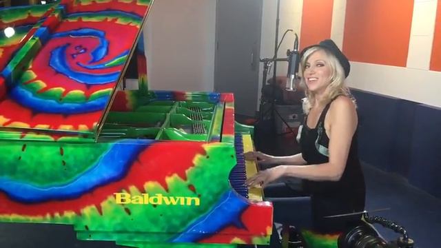 Debbie Gibson At Piano Recording "Wonderland" смотреть онлайн