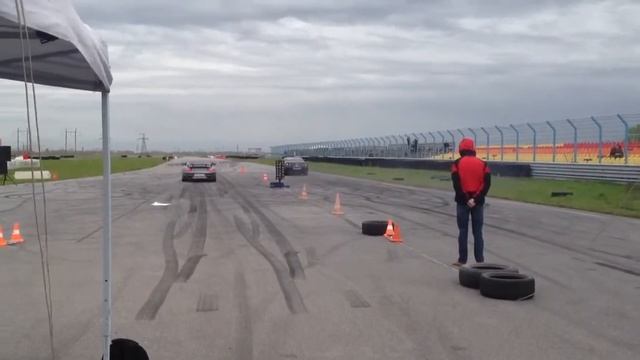Porsche 911 (Санкт-Петербург) vs Nissan GTR (Санкт-Петербург) смотреть онлайн