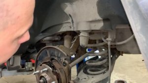 Замена тормозных дисков на Тойота Рав4.