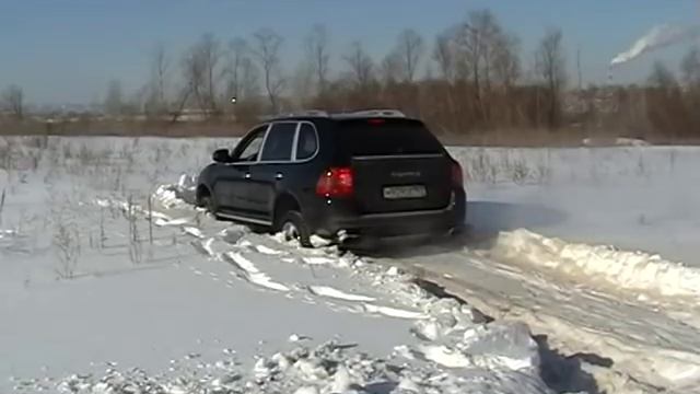 Кайен и Нива в глубоком снегу смотреть онлайн