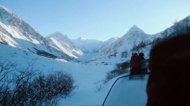 На снегоходах к Белухе. Январь 2022 год смотреть онлайн