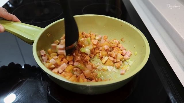 ENG) 냉털로 해물 볶음우동 만들어먹고?, 스팸 두부조림과 간장 비빔국수 먹는 일상?ㅣ셀프 헤어컷트, 불닭팽이버섯, 콩불, 참치김치찌개, 치킨마요, 깍두기볶음밥, 파김치전