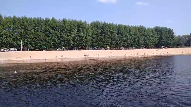 Тверь, городской пляж, обзор с прогулочного теплохода. 5 августа 2022 г. #тверь #пляж смотреть онлайн