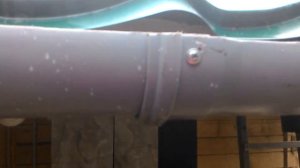 Водосток с крыши из "канализационной" 110 трубы.