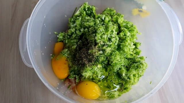 Самые СОЧНЫЕ! Куриные котлетки с кабачком#котлеты Нежные, пышные, ароматные котлетки с КАБАЧКАМИ. смотреть онлайн