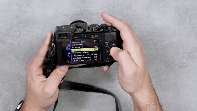 QUESTA COMPATTA SEMBRA UNA MIRRORLESS: Recensione Panasonic LX100 II смотреть онлайн