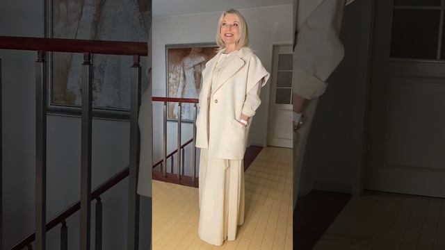 ?⚪️?ШЕРСТЯНАЯ РОСКОШЬ. БЕЛЫЕ/ СВЕТЛЫЕ ПАЛЬТО И ЖИЛЕТКИ. ПЛАТЬЯ В ТОН. Заказать +37069823337/ WA смотреть онлайн