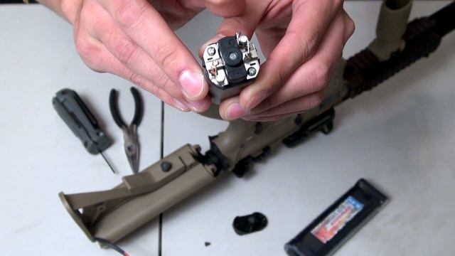 Airsoft GI - Daniels Corner - Checking M4/M16 Motor Connections Regular AEG Troubleshooting смотреть онлайн