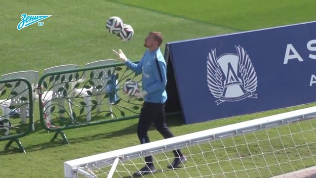 Жонглирование футбольными мячами смотреть онлайн