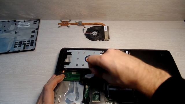 Замена термопасты и чистка Asus K52J смотреть онлайн