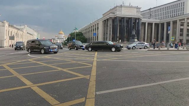 Кортеж-Aurus🚔или как Царь-батюшка едет на закрытие ⚽️ФИФА2018🇷🇺 смотреть онлайн