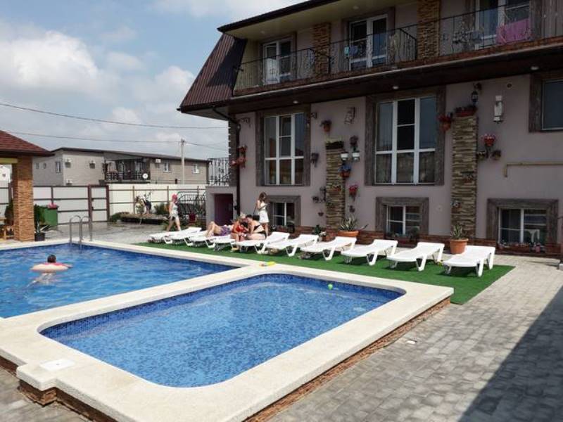 Жилье для отдыха в Витязево снять недорого. Отдых в Витязево мини-гостиницы. «Лазурный» ГОСТЕВОЙ ДОМ