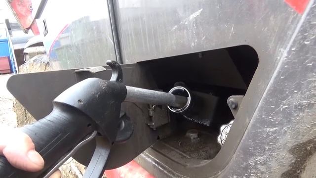 Manitou ЗАПРАВКА ПОГРУЗЧИКА ДИЗЕЛЬНЫМ ТОПЛИВОМ смотреть онлайн